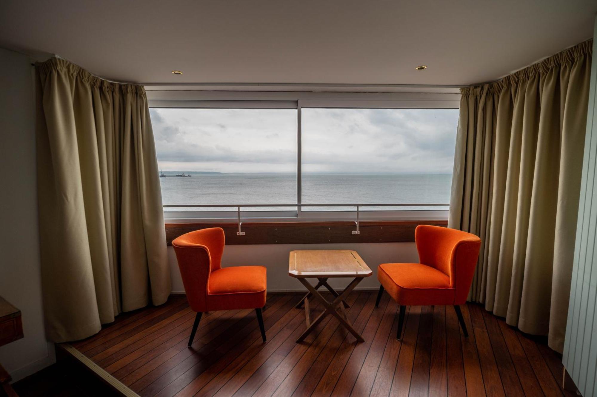Logis Hotel - La Petite Rade Гавр Экстерьер фото